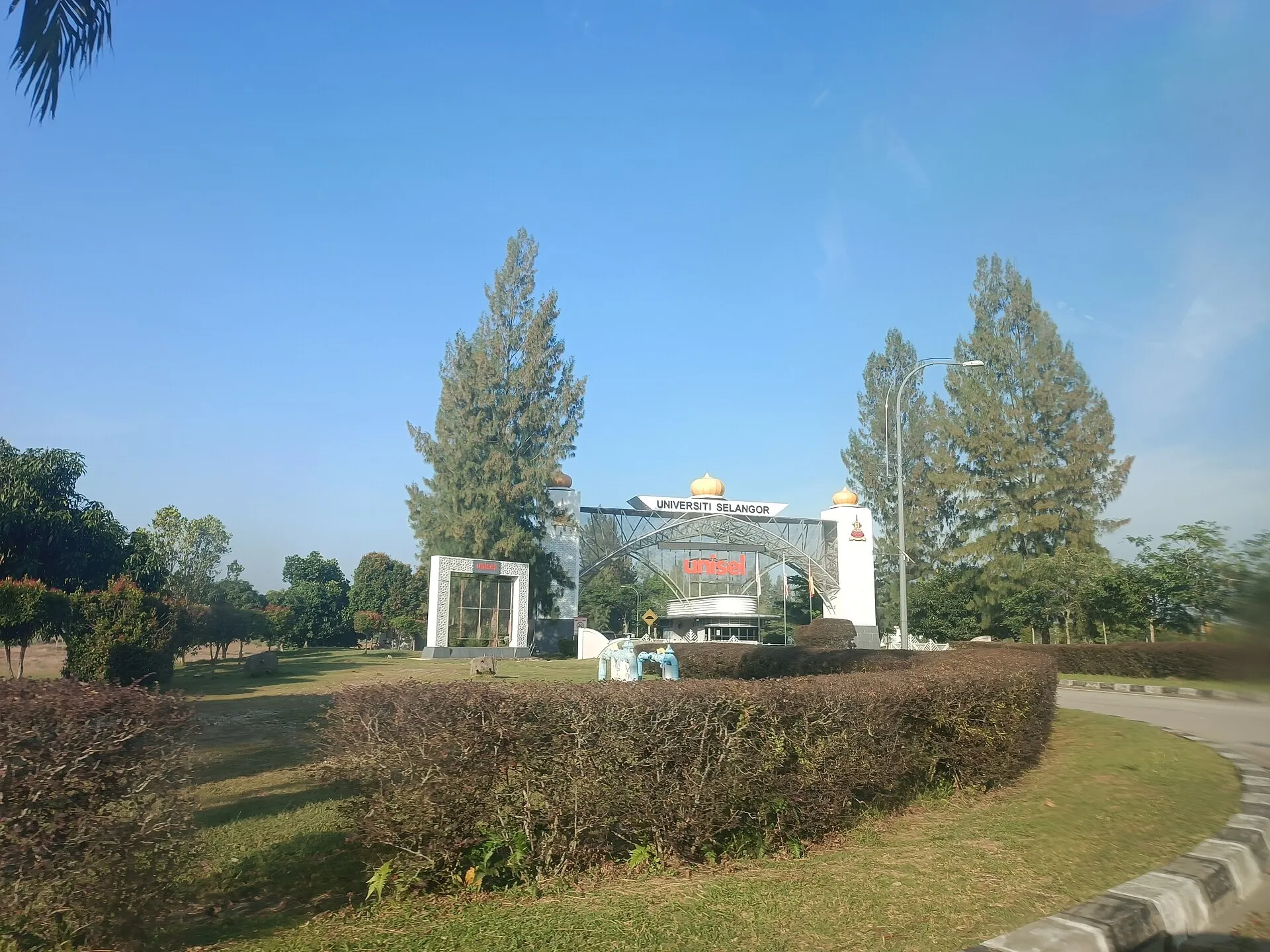 Universiti Selangor (UNISEL)